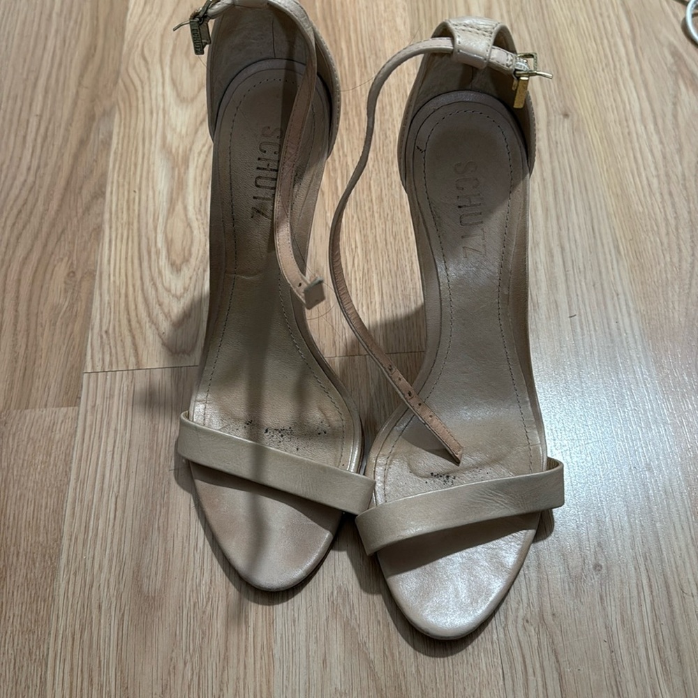 Schultz nude heels